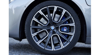 p90342289-the-new-bmw-745le-xdrive-in-colour-donington-grey-and-20-m-light-alloy-wheels-star-spoke-style-817-m-2249px_855128028